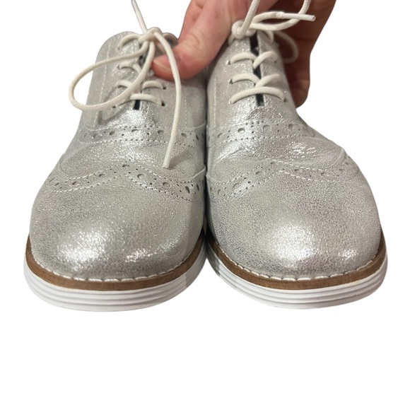Cole Haan Zero Grand Women’s Wingtip Classic Shoe Size 7 Silver Metallic - Picture 5 of 7